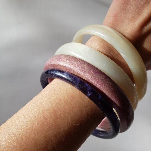 4 Vintage Bangle Bracelets - Picture 3 of 7